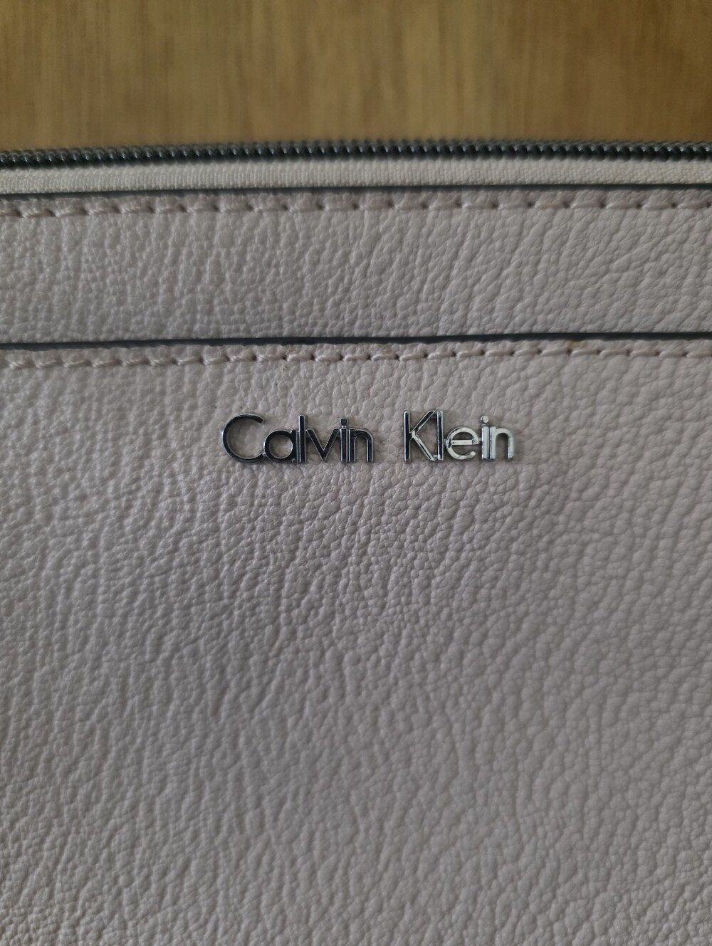 Calvin Klein Pale Pink Pebbled Leather Shoulder Bag with Chain Accent - Picture 2 of 4